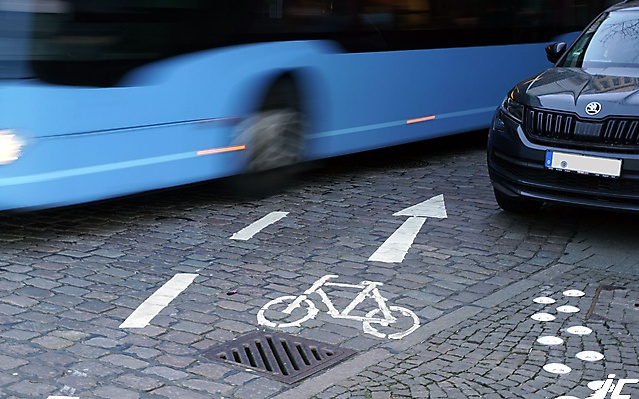 B1_Radwegende KANALDECKEL