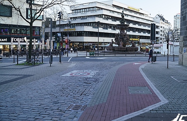 D2 Aufstellstreifen ohne Radsymbol oder 237