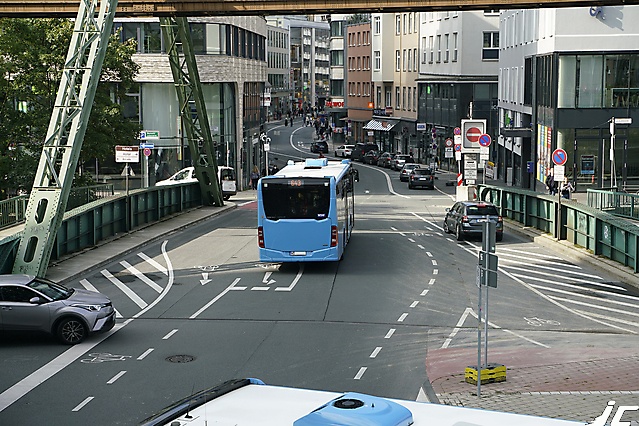 F1_vonobenmitBus